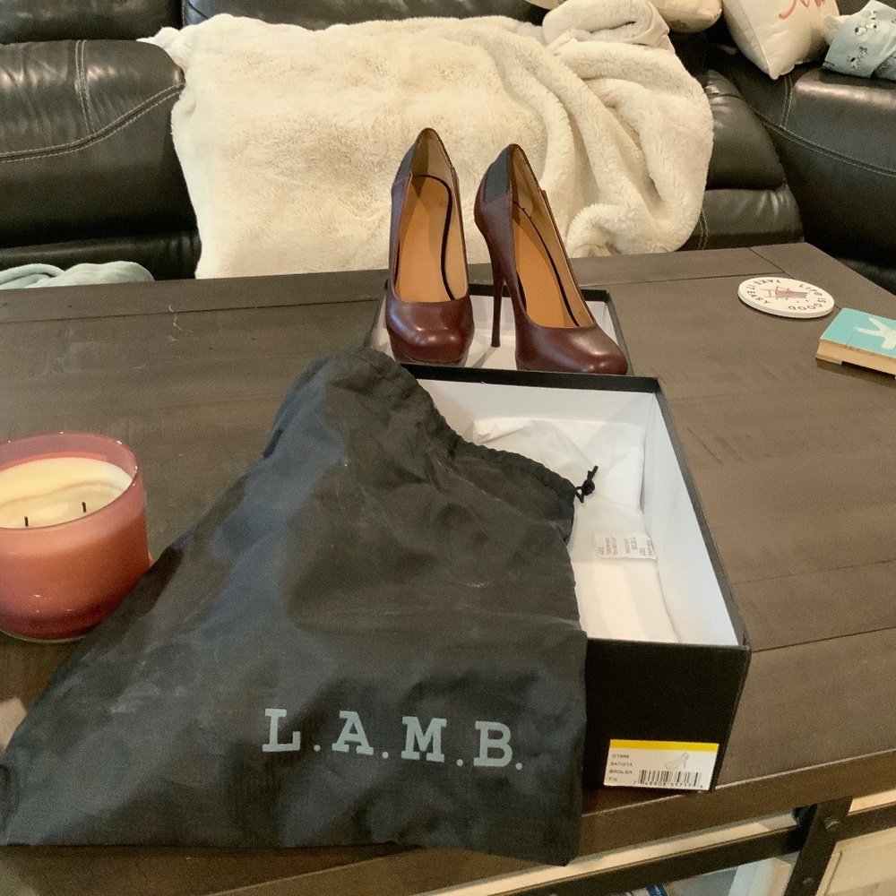 L.A.M.B. Gwen Stefani Batista Platform Pumps Size 7 1/2 M Burgandy